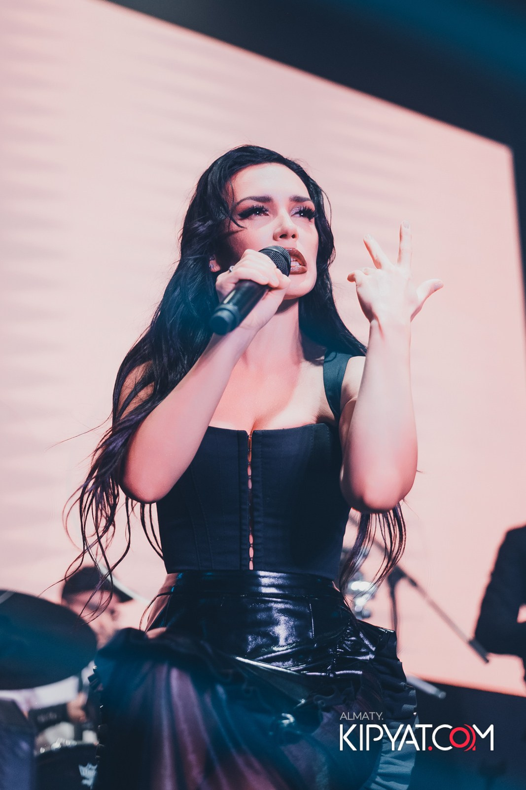 SANTA BARBARA — ВЫСТУПЛЕНИЕ ОЛЬГИ СЕРЯБКИНОЙ. КИПЯТКОМ АЛМАТЫ!