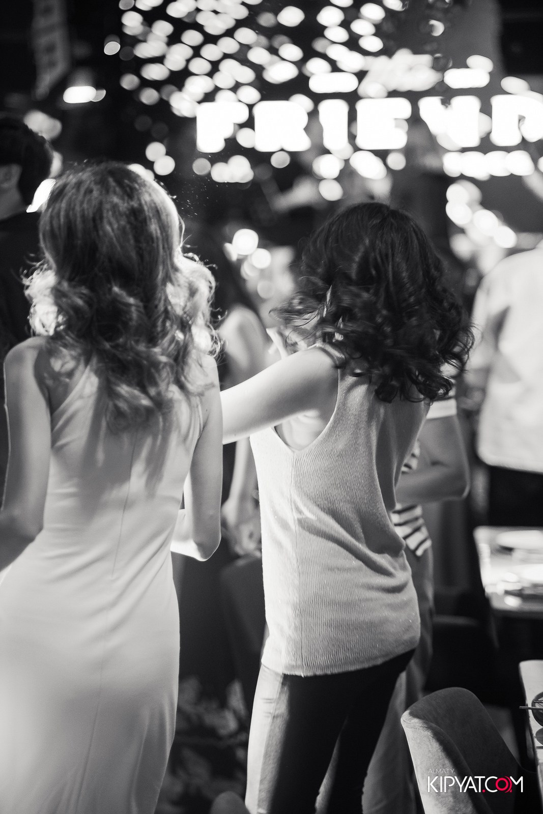 FRIENDS BAR & TERRACE. КИПЯТКОМ АЛМАТЫ!