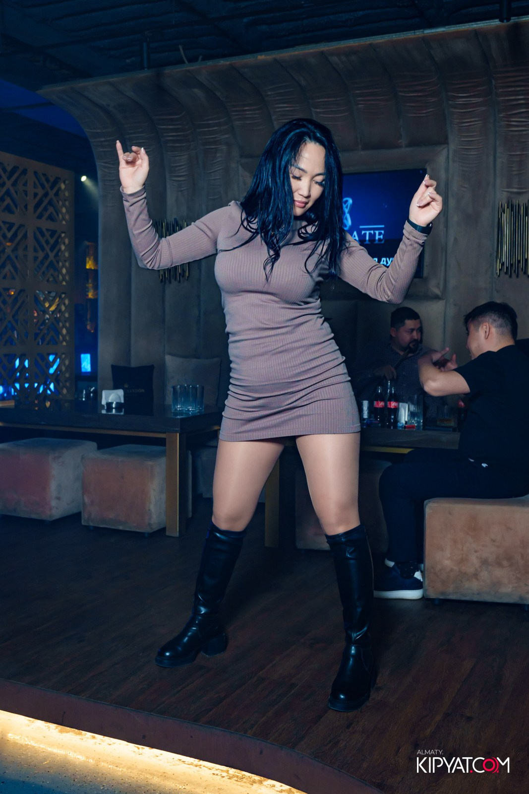 LAUREATE KARAOKE HALL. КИПЯТКОМ АЛМАТЫ!