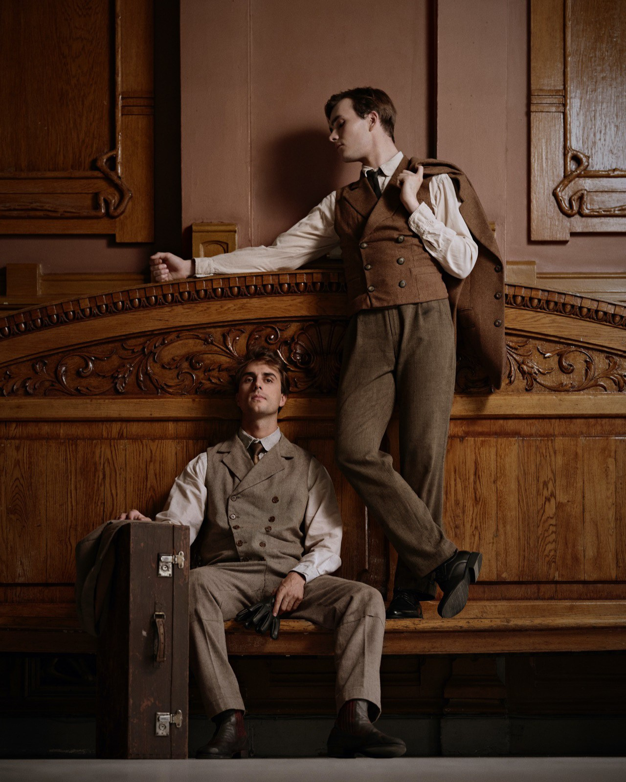 Иммерсивное шоу “Вернувшиеся”. Антон Вельт, арт-директор, фотограф