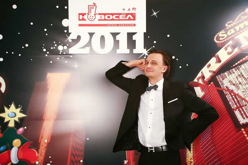 Репортажная фотосъемка новогоднего корпоративного праздника для компании Новосел. Портрет владельца Игоря Новоселова