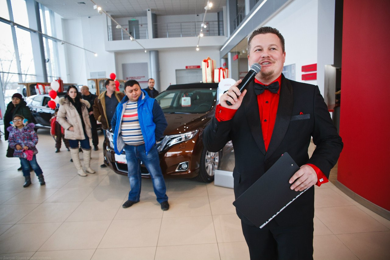 Репортажная фотосъемка открытия автосалона Toyota