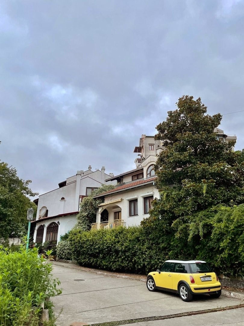 Уличная фотосессия на старинных улицах Сочи, улица Благодатная. Фотограф Сочи Адлер. Солькаева Анастасия