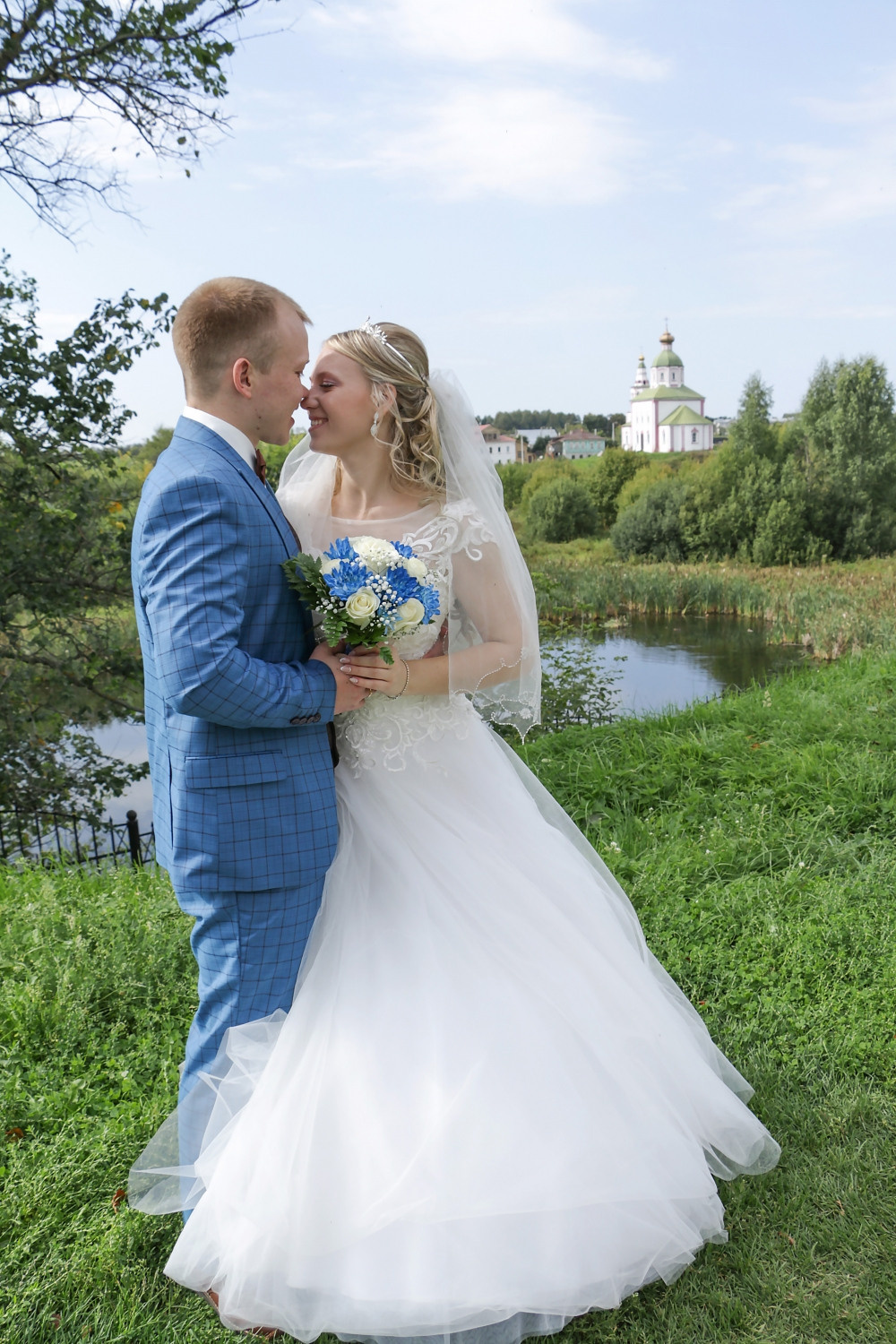 Поцелуи молодых