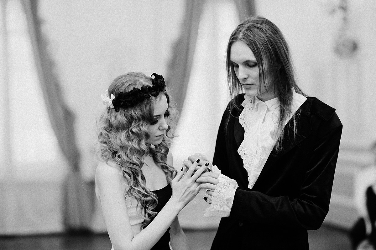 Свадебная фотосессия в стиле Готика. фотограф на свадьбу, стильные фото свадьбы, фотограф на свадьбу в спб, готическая фотосессия, правильные готы, стиль готика, готический фотограф спб, антуражная фотосессия, свадебное платье спб салон, костюм на свадьбу спб жених, платье невесты купить спб