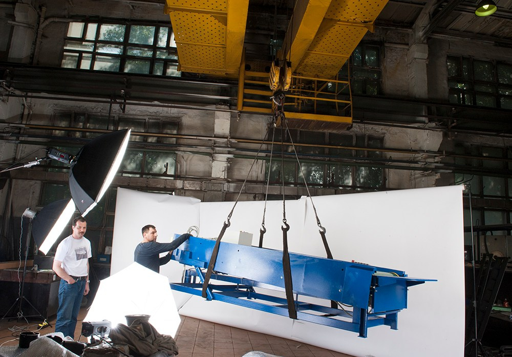 BACKSTAGE. Www.apowerstudio.com