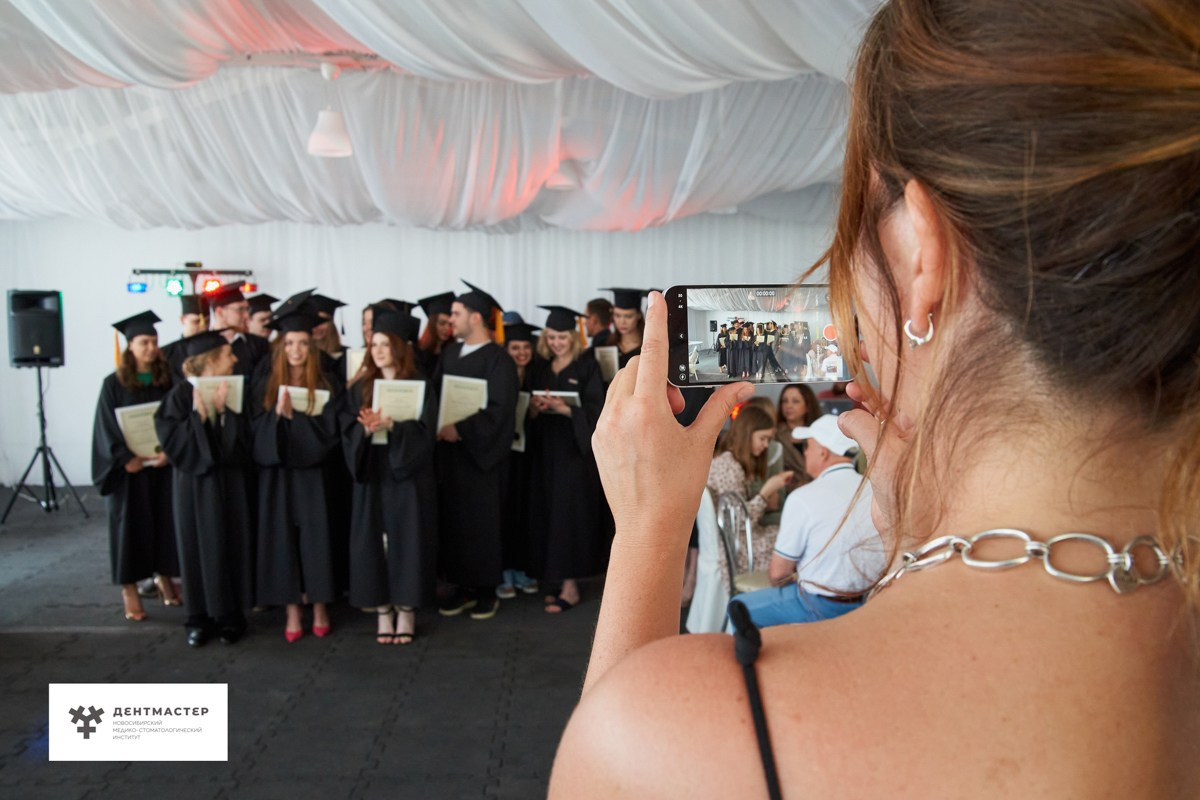 Репортаж с выпускного вечера мастерантуры Дентмастер. Репортажный и женский фотограф в Новосибирске