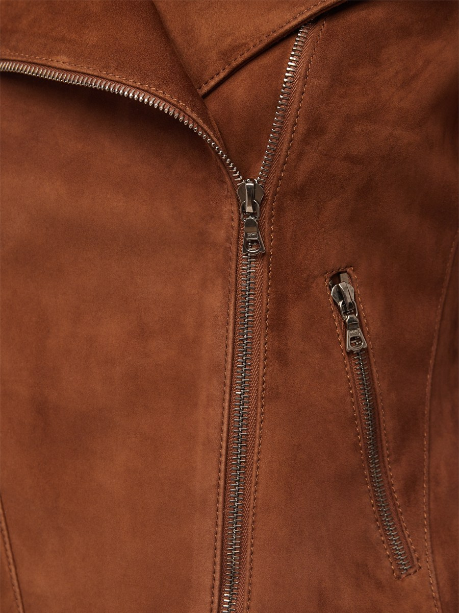 "Профессиональная каталожная съемка меховых изделий — шуб, манишек и воротников""Высококачественная каталожная фотосъемка кожаных курток и плащей для интернет-магазина""Студийная каталожная съемка аксессуаров из меха и кожи с детальной проработкой текстур""Коммерческая каталожная фотосъемка меховых шуб и кожаных изделий с белым фоном""Рекламная каталожная съемка курток и плащей из натуральной кожи и меха""Каталожная фотосъемка меховых воротников и манишек с акцентом на качество материалов""Профессиональная съемка меховых аксессуаров для каталогов и онлайн-продаж""Высокоточная каталожная съемка кожаных изделий и меховых шуб для брендов""Каталожная съемка меховых изделий с профессиональной ретушью и подготовкой товара""Фотосъемка каталогов с меховыми шубами, куртками и кожаными плащами высокого качества" "Премиальная съемка меховых шуб и кожаных курток на модели в студии""Фотосессия на модели с меховыми манишками и воротниками для модных брендов""Рекламная съемка кожаных плащей и аксессуаров на модели с профессиональной ретушью""Съемка на модели меховых изделий и курток с акцентом на стиль и текстуру""Профессиональная фотосъемка моделей в меховых шубах и кожаных куртках для каталогов""Высококачественная съемка на модели меховых воротников и аксессуаров""Фотосессия на модели с кожаными плащами и меховыми манишками для рекламы""Рекламная съемка меховых и кожаных изделий на модели с подготовкой и ретушью""Студийная съемка на модели меховых шуб и кожаных аксессуаров с детальной обработкой""Профессиональная съемка на модели курток и плащей из натуральной кожи и меха"