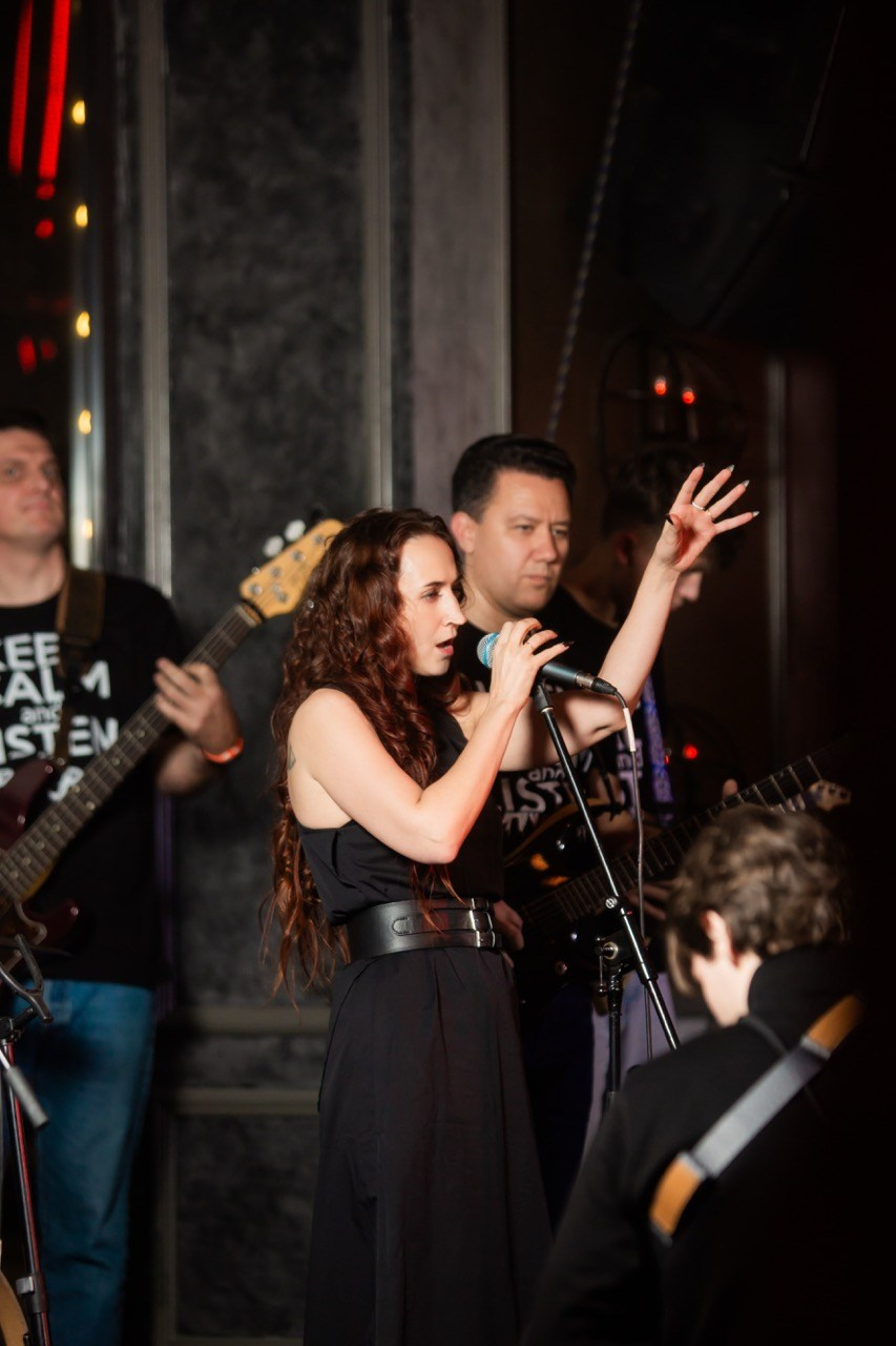 LЮSTRA bar 10.12.2025. Московская кавер-группа BankBand