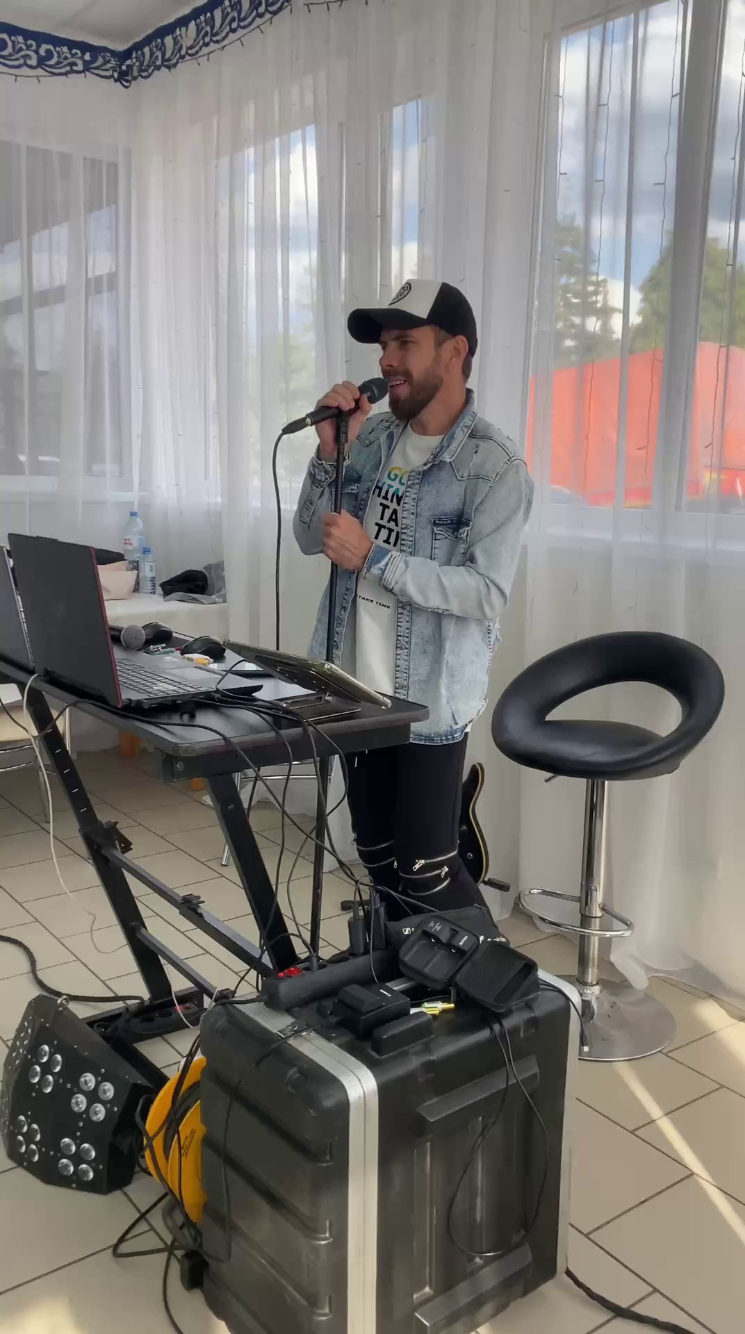 Музыкальное соправождение. Организатор праздников. Ведущая Марина Гребенникова