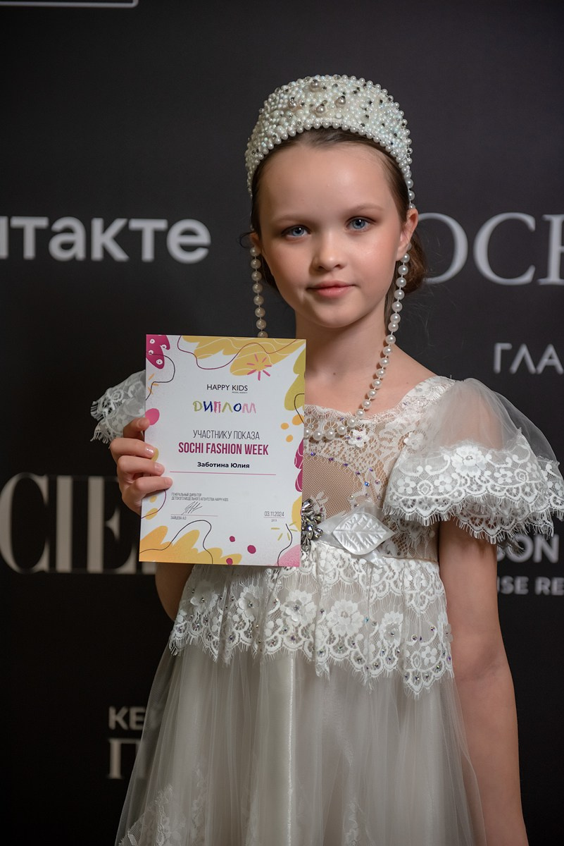 SochiFashionWeek2024 дизайнер Анохина Светлана. Семейный и коммерческий фотограф в Сочи Александр Бодунов