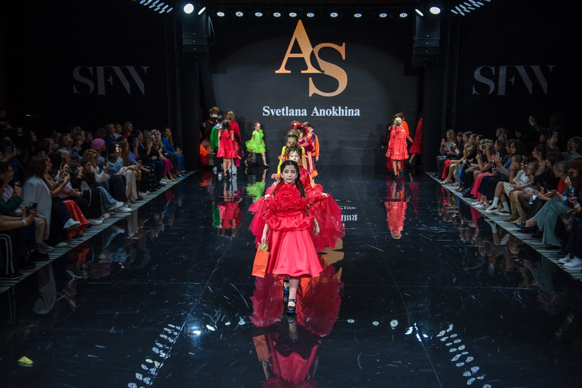 SochiFashionWeek2024 дизайнер Анохина Светлана. Семейный и коммерческий фотограф в Сочи Александр Бодунов