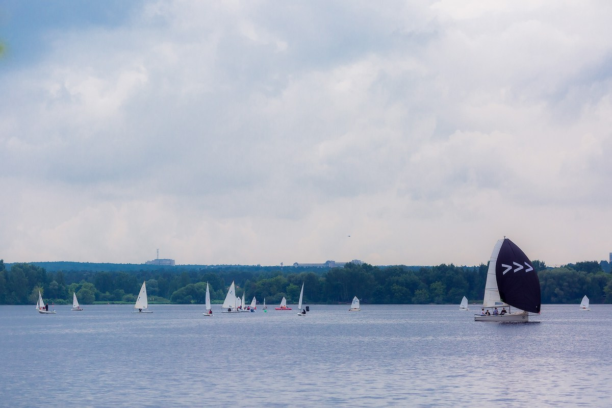 Фотосъемка корпоратива Major на берегу строгинской поймы. Репортажный фотограф Борис Геер