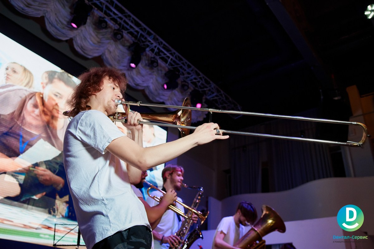 Новогодний корпоративный репортаж Дентал Сервис. Репортажный и женский фотограф в Новосибирске