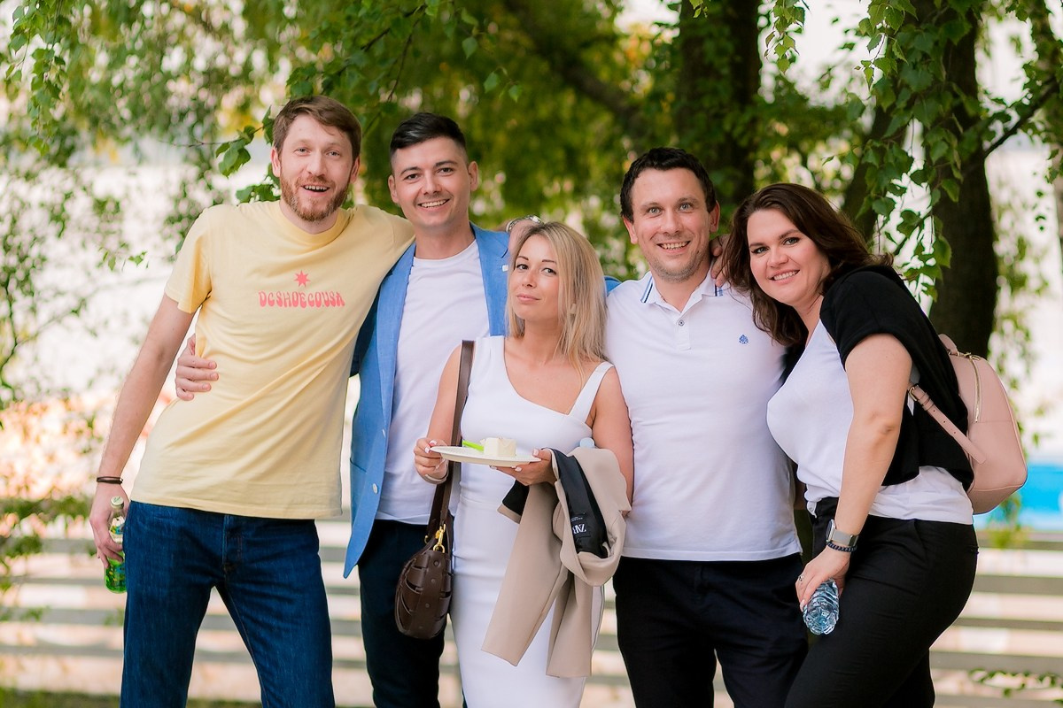 Фотосъемка корпоратива Major на берегу строгинской поймы. Репортажный фотограф Борис Геер