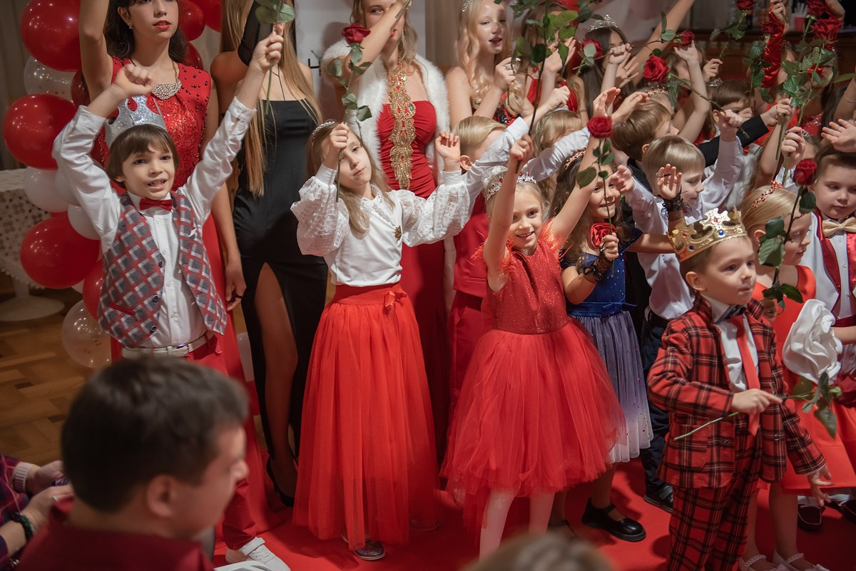 Выпускной в детской школе моделей HAPPYkids 2024. Семейный и коммерческий фотограф в Сочи Александр Бодунов