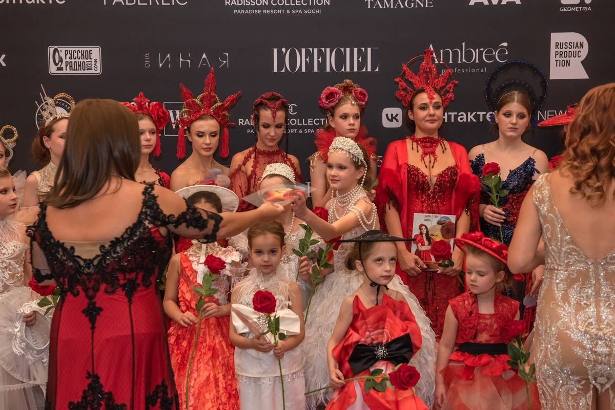 SochiFashionWeek2024 дизайнер Анохина Светлана. Семейный и коммерческий фотограф в Сочи Александр Бодунов