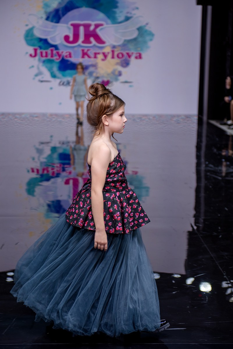 SochiFashionWeek2024 дизайнер Юлия Крылова. Семейный и коммерческий фотограф в Сочи Александр Бодунов