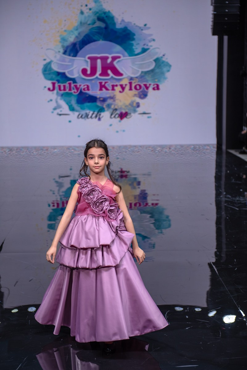 SochiFashionWeek2024 дизайнер Юлия Крылова. Семейный и коммерческий фотограф в Сочи Александр Бодунов