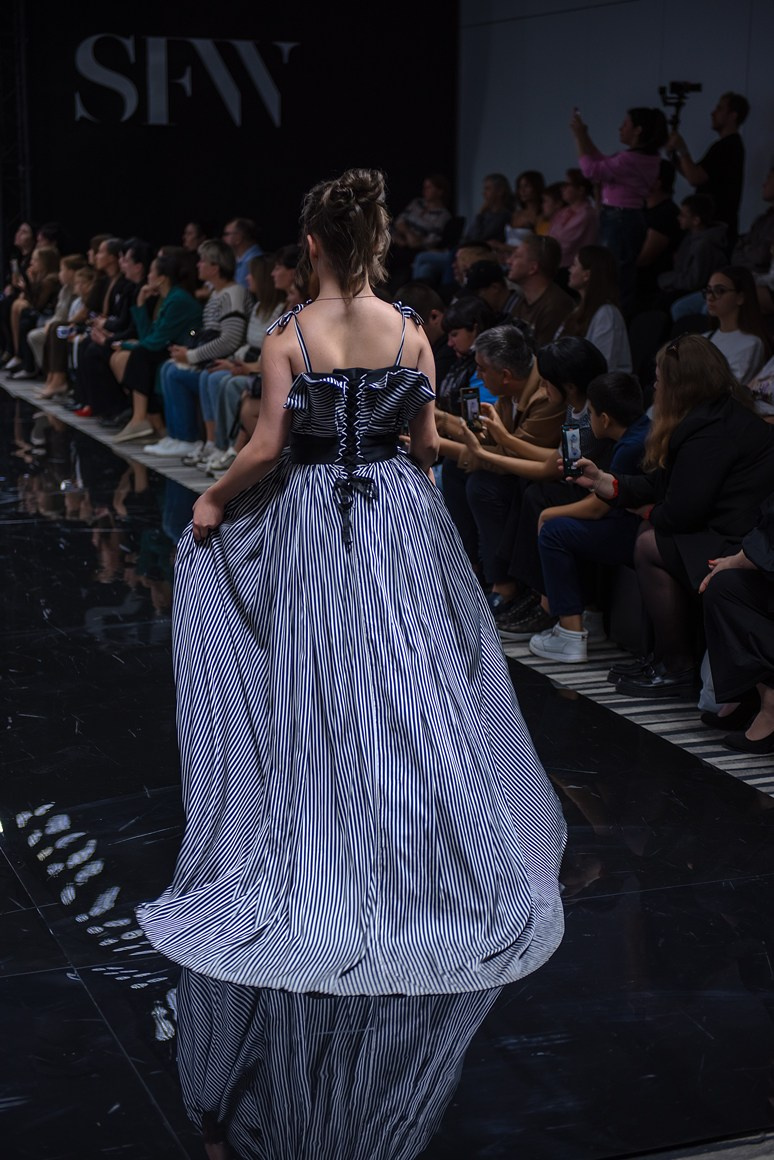 SochiFashionWeek2024 дизайнер Юлия Крылова. Семейный и коммерческий фотограф в Сочи Александр Бодунов