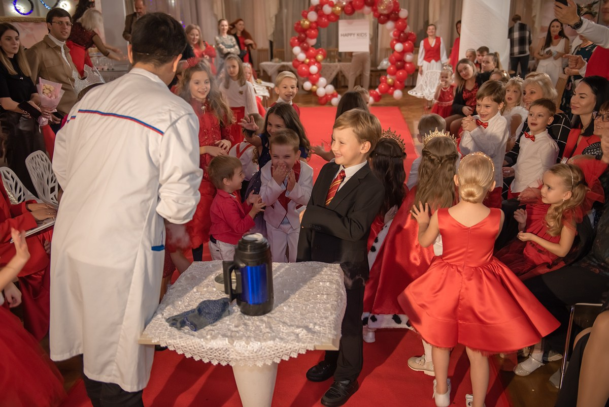 Выпускной в детской школе моделей HAPPYkids 2024. Семейный и коммерческий фотограф в Сочи Александр Бодунов