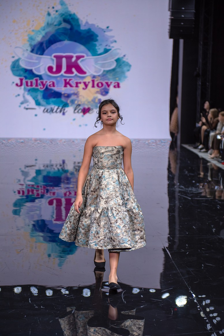 SochiFashionWeek2024 дизайнер Юлия Крылова. Семейный и коммерческий фотограф в Сочи Александр Бодунов