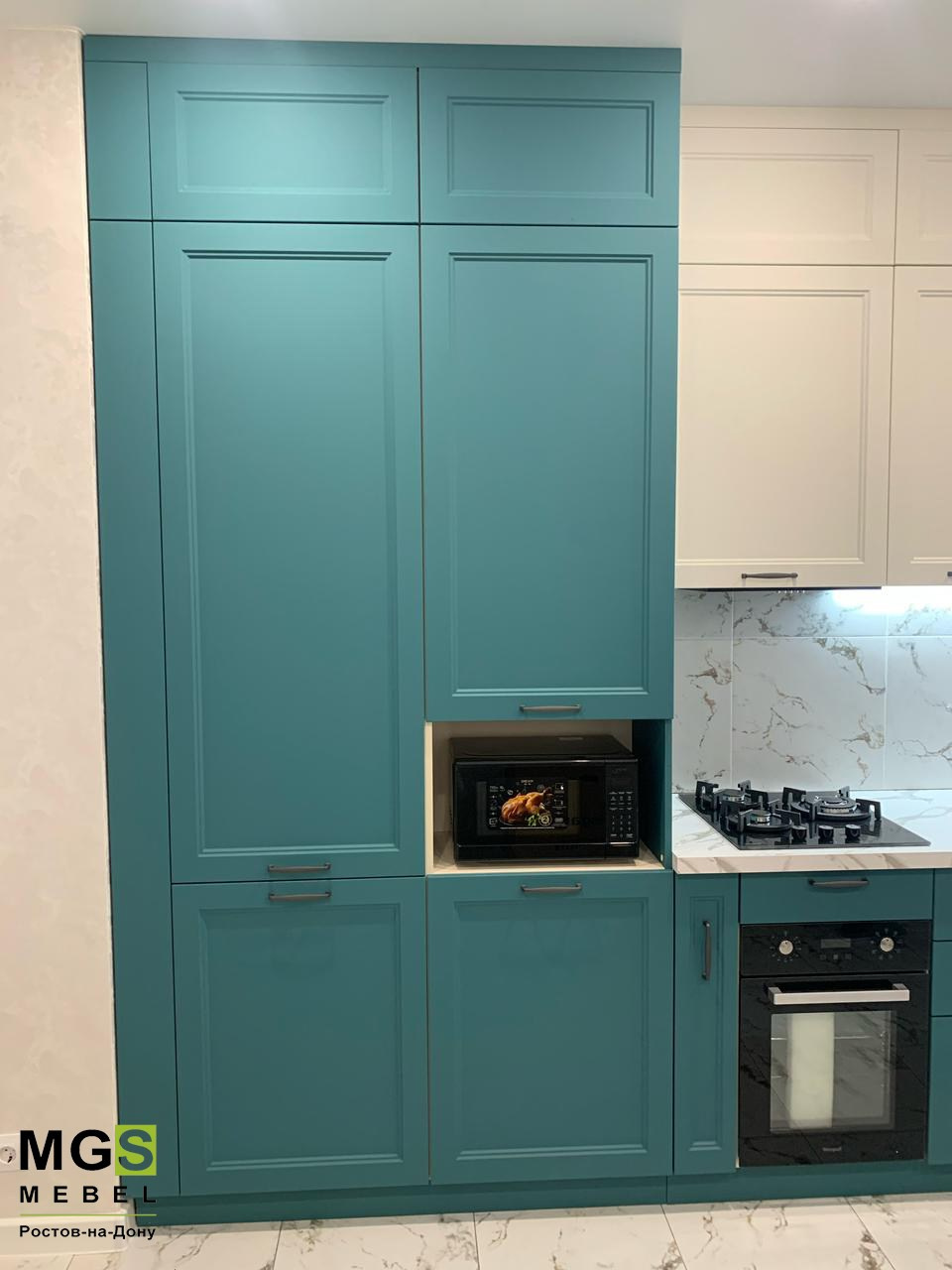 Кухонный гарнитур МГС мебель с бирюзовым фасадом