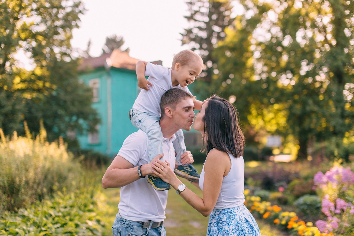 С семьей в саду. Семейный и детский фотограф в Москве Евгения Загайнова