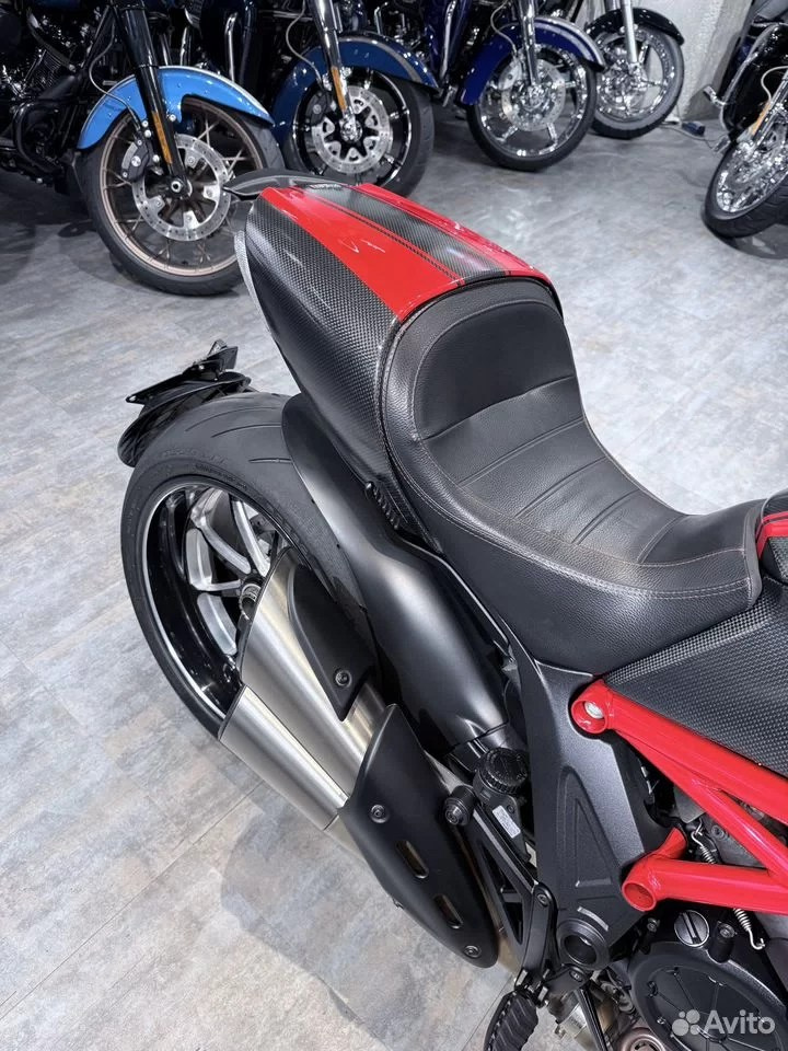Купить 2015 Ducati Diavel Red Carbon — подробнее на сайте. Hello Davidson, Москва. Только хорошие мотоциклы…