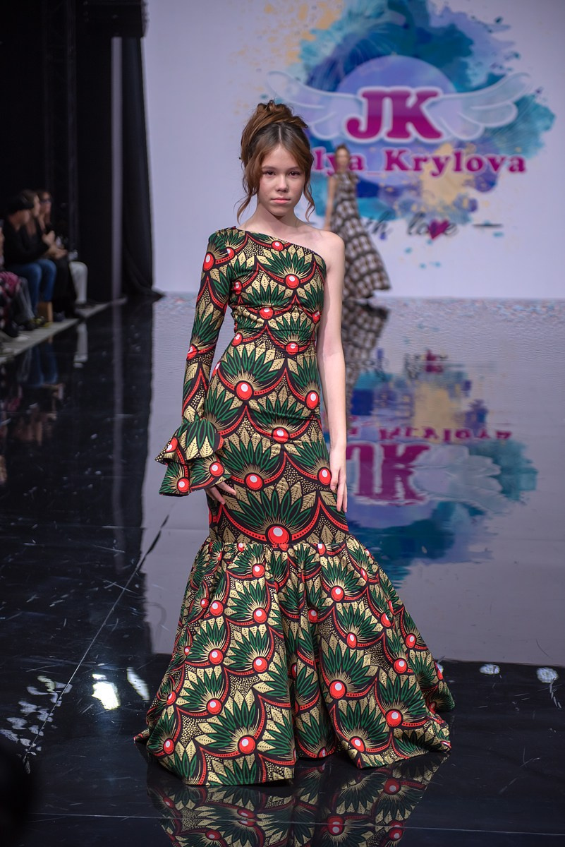 SochiFashionWeek2024 дизайнер Юлия Крылова. Семейный и коммерческий фотограф в Сочи Александр Бодунов