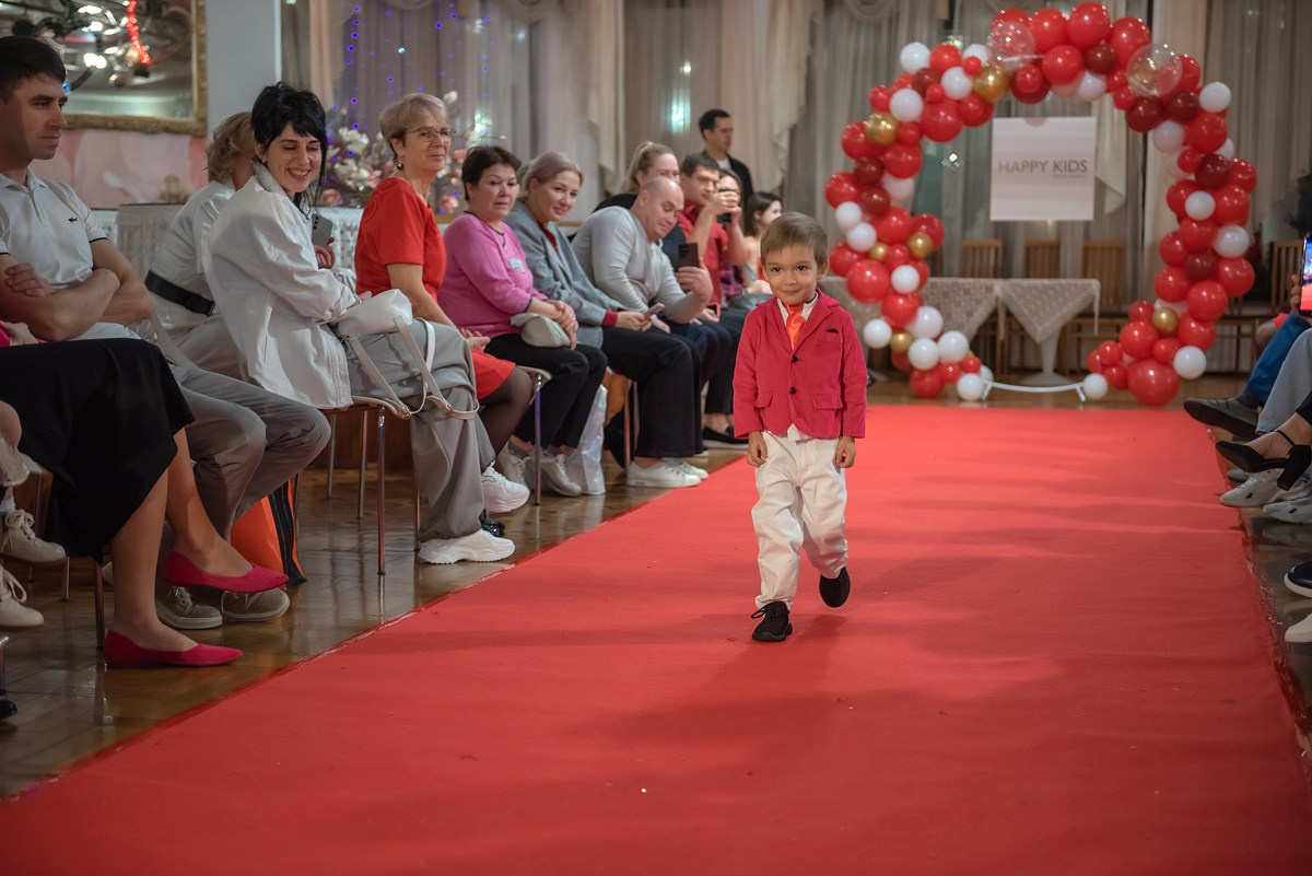 Выпускной в детской школе моделей HAPPYkids 2024. Семейный и коммерческий фотограф в Сочи Александр Бодунов