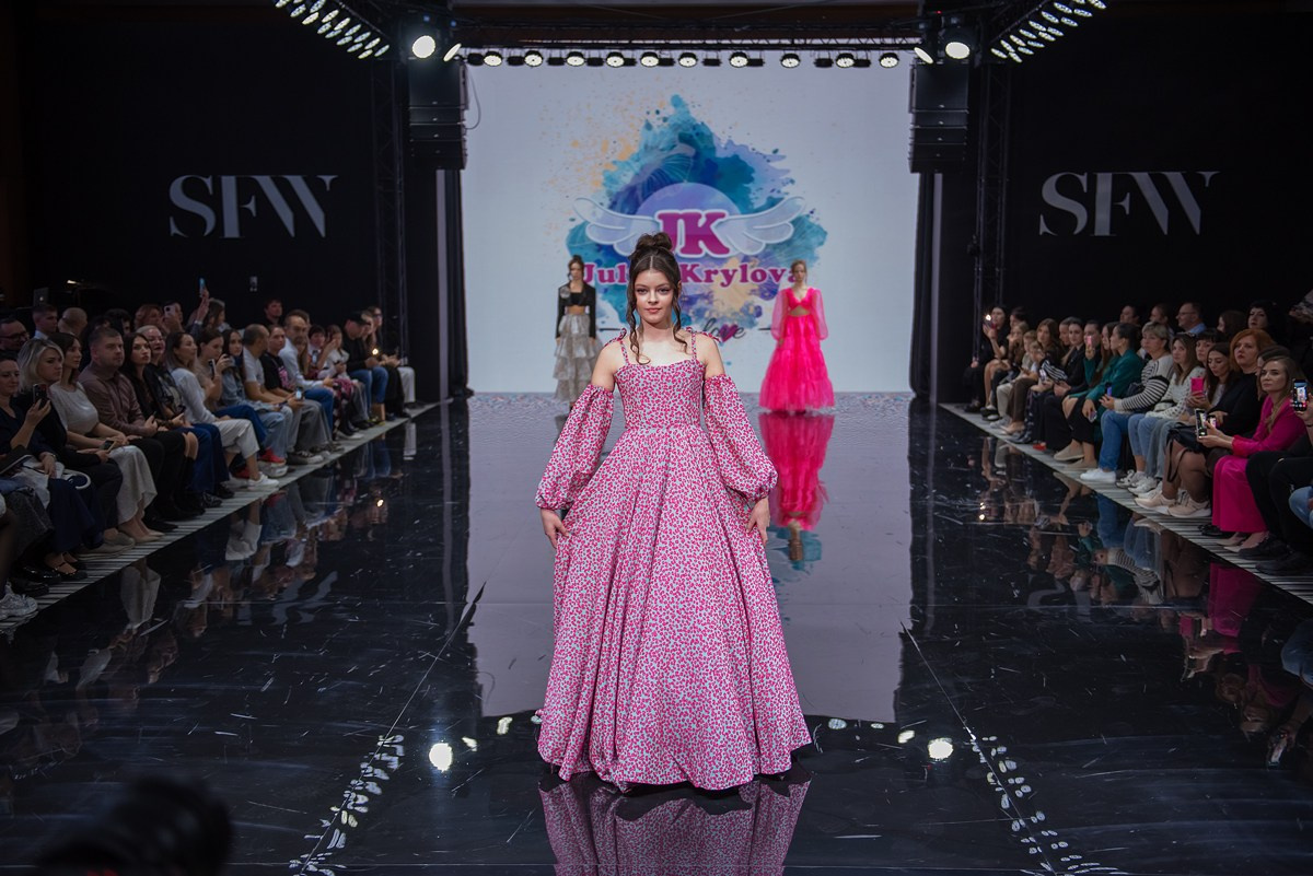 SochiFashionWeek2024 дизайнер Юлия Крылова. Семейный и коммерческий фотограф в Сочи Александр Бодунов