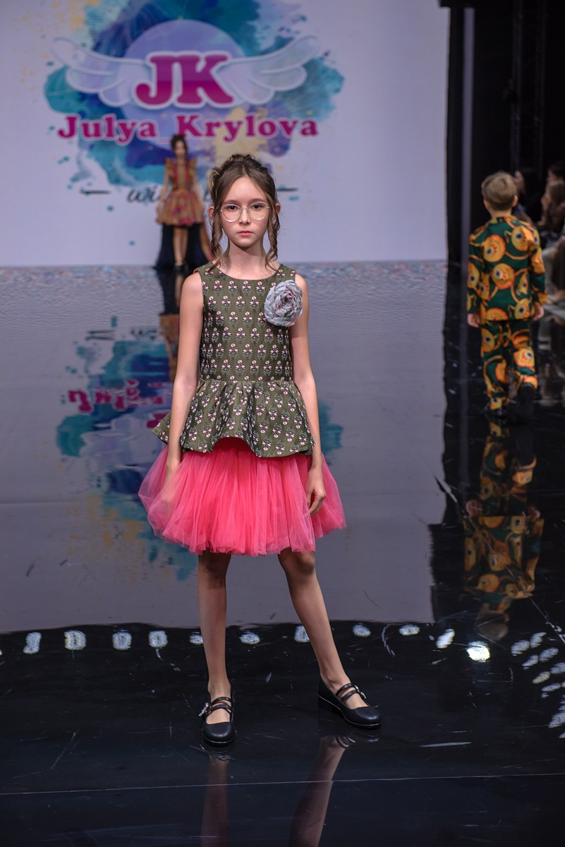 SochiFashionWeek2024 дизайнер Юлия Крылова. Семейный и коммерческий фотограф в Сочи Александр Бодунов