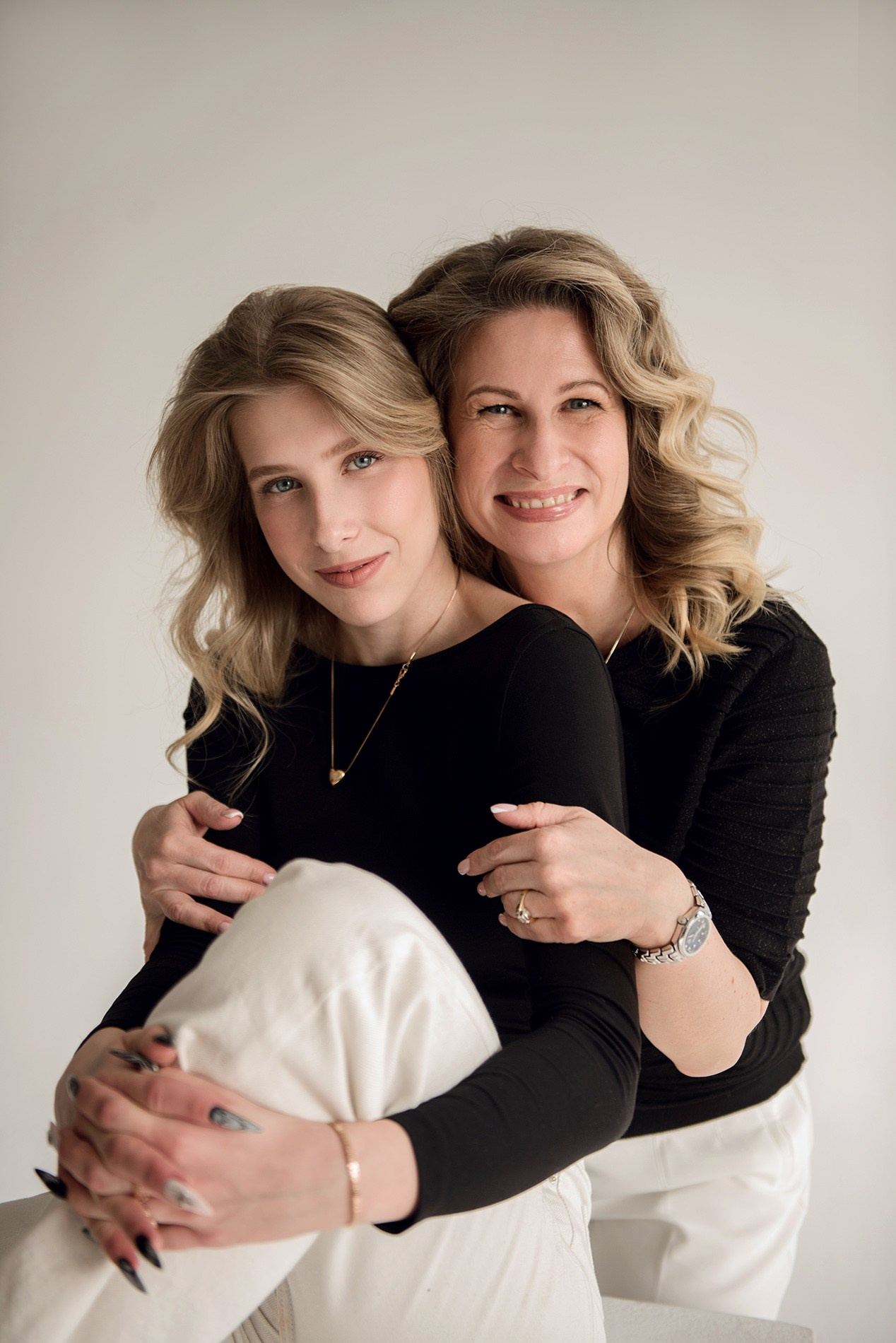 photo shoot for mom and daughter in the studio