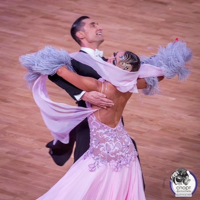 DANCE. Фотограф для маркетплейсов Михаил Бове