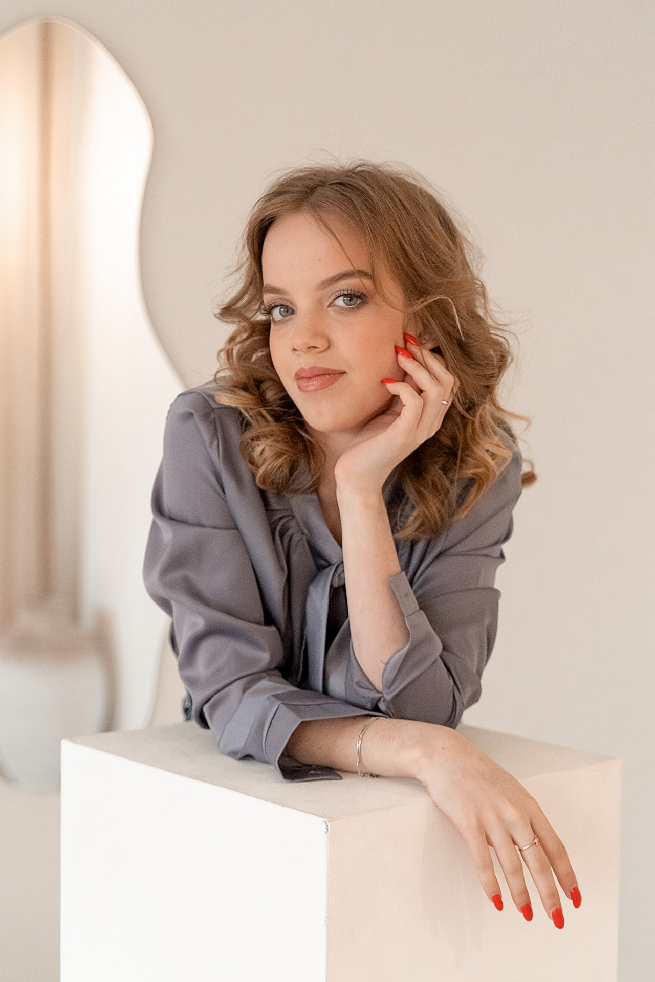 Яна мастер маникюра. Семейный и женский фотограф, контент фотосессия в Екатеринбурге