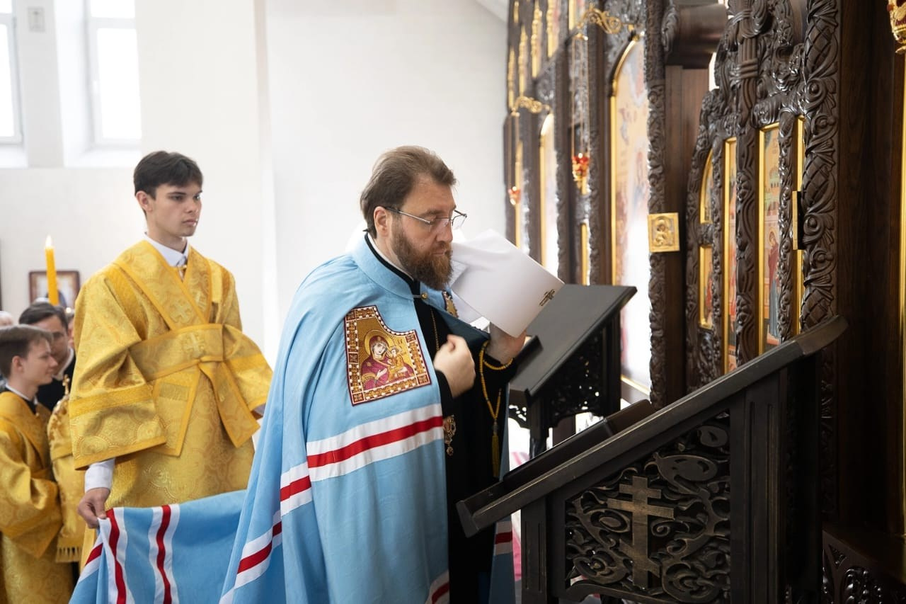 Митрополит Игнатий совершил божественную литургию в храме Всех скорбящих Радость. Саратовское Северо-Западное благочиние