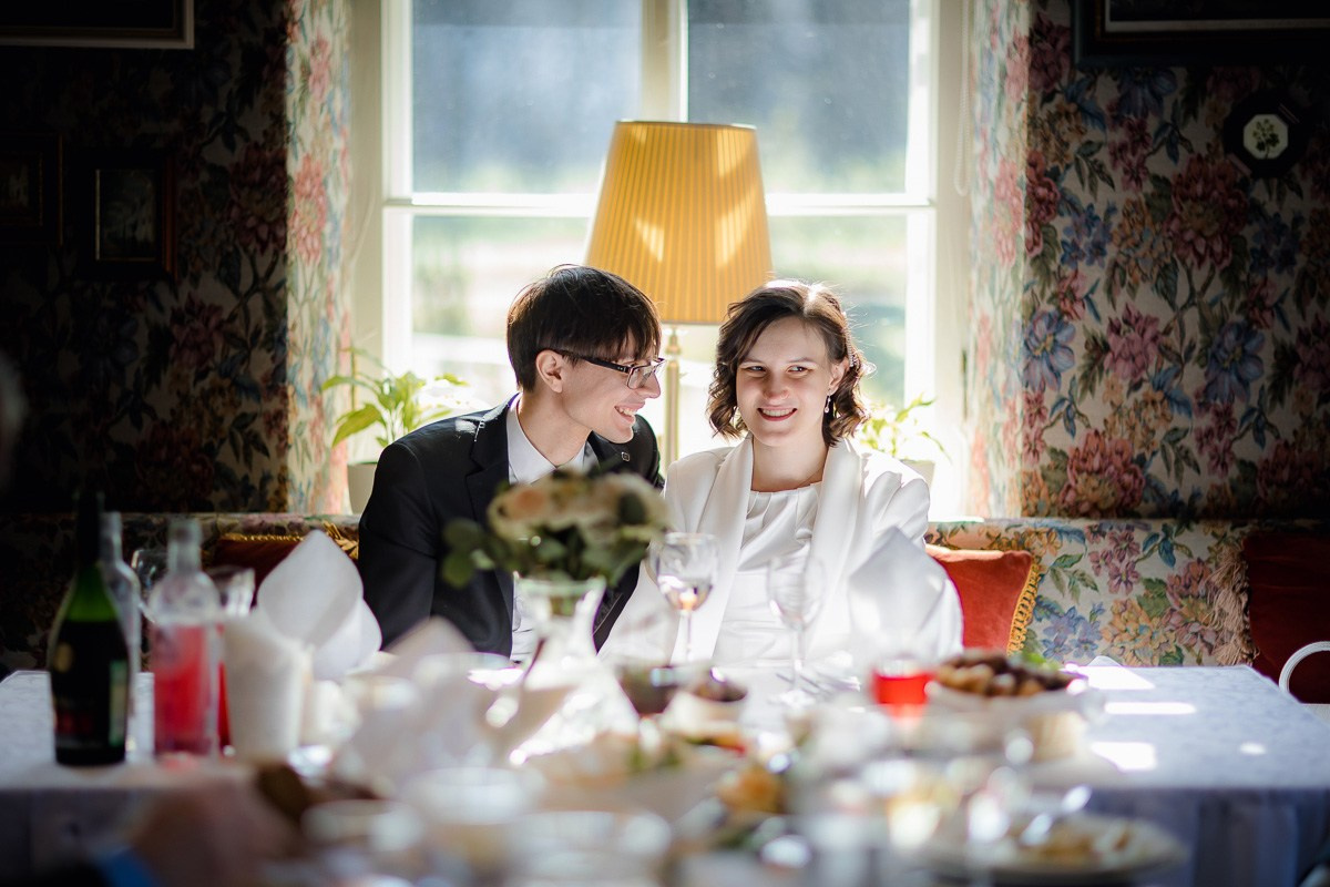 Свадебная фотосессия в ресторане. Свадебный фотограф в Санкт-Петербурге Антон Владимиров