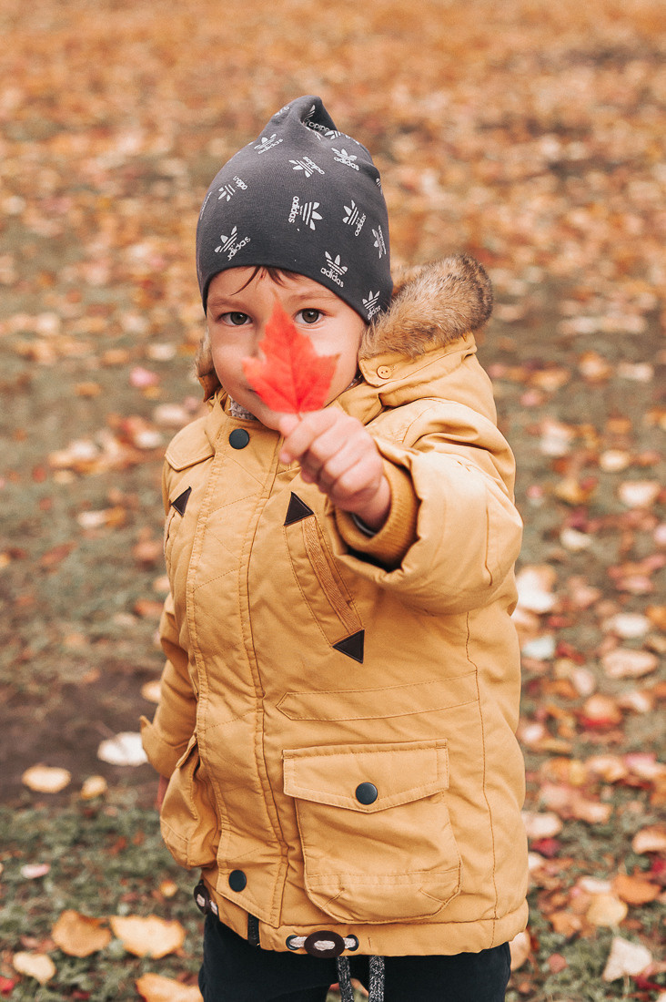 Денис, Мария и Гордей. Прогулка у Оперного. Главная