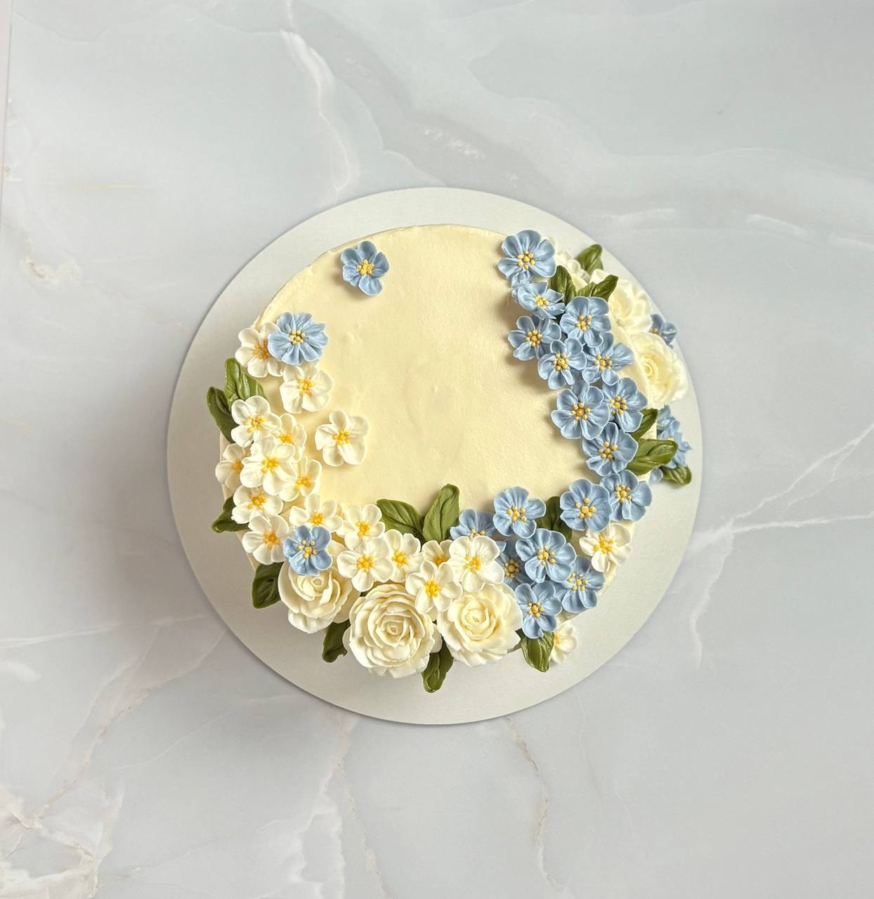 Работы учениц. Аникина Юлия / Кремовая флористика в корейской технике