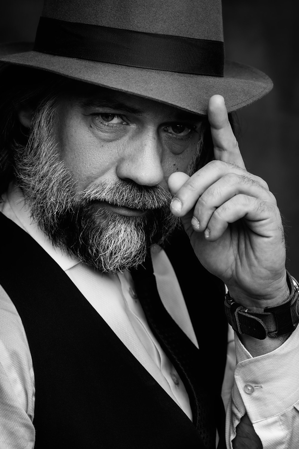 U-ray: Художественный чёрно-белый портрет. U-ray