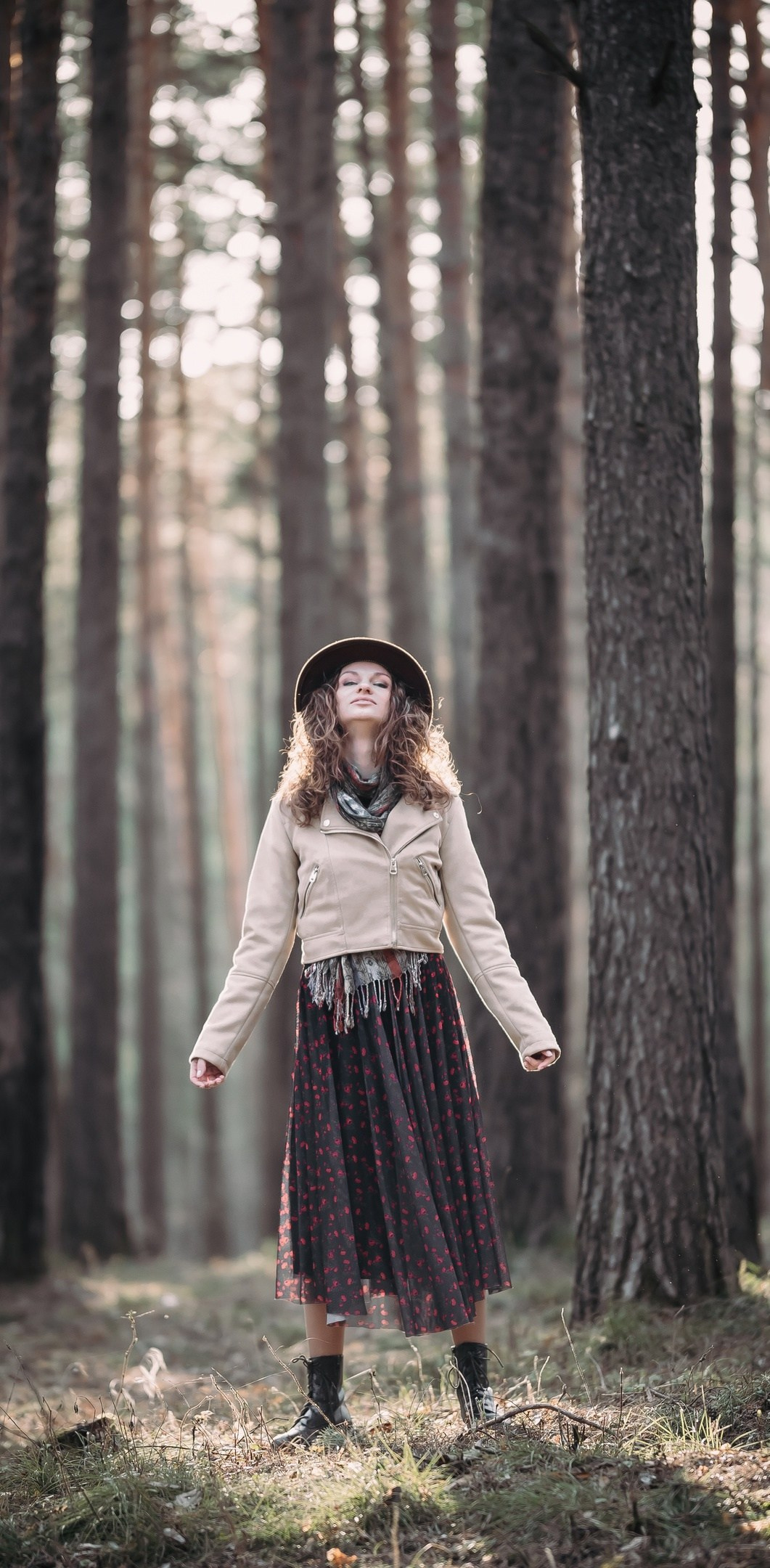 Прогулочная фотосессия в лесу