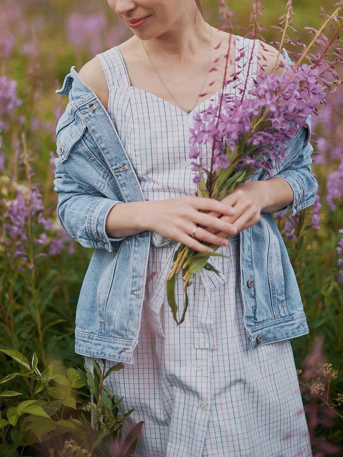 Ольга в Иван-чае. Фотограф для людей и брендов в Санкт-Петербурге