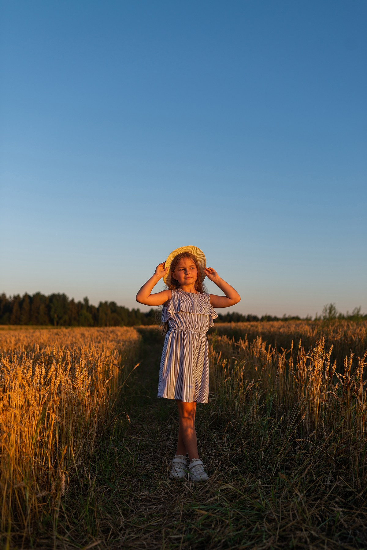 Поле, закат и наши улыбки. Фотограф Мария Ковкова