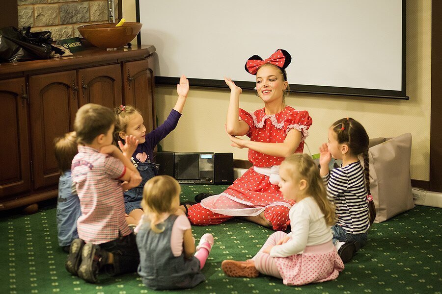 Ведущая на свадьбу Алена Пичкалева. Ведущий, Тамада, DJ, фото в Перми. Хорошее настроение