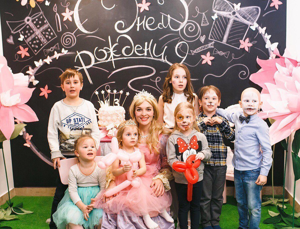 Ведущая на свадьбу Алена Пичкалева. Ведущий, Тамада, DJ, фото в Перми. Хорошее настроение