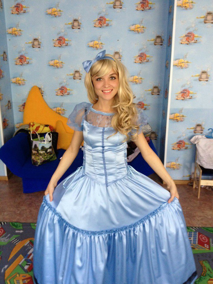 Ведущая на свадьбу Алена Пичкалева. Ведущий, Тамада, DJ, фото в Перми. Хорошее настроение