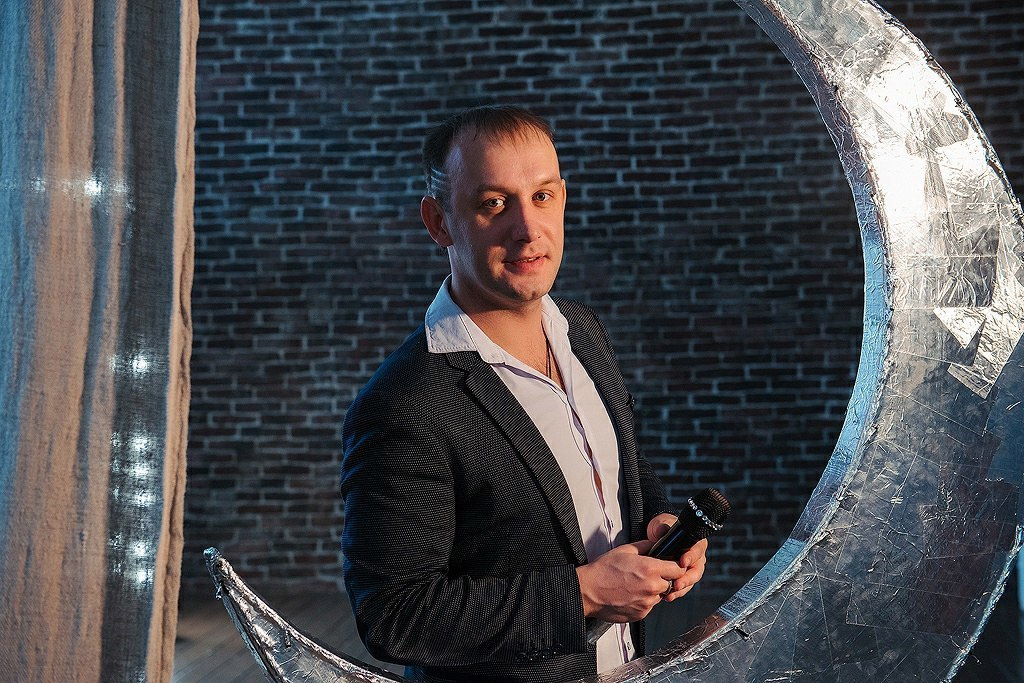 Поющий ведущий Сергей Голубев. Ведущий, Тамада, DJ, фото в Перми. Хорошее настроение