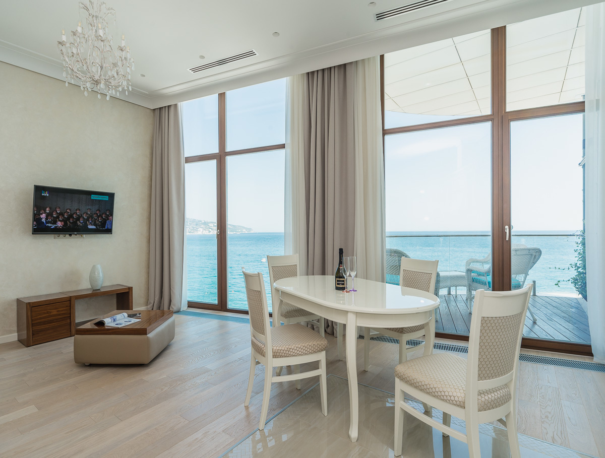 Интерьерная фотосъемка квартиры в комплексе "Opera Prima" в Ялте. Фотограф интерьеров Фотосъемка рекламы в Ялте и по Крыму