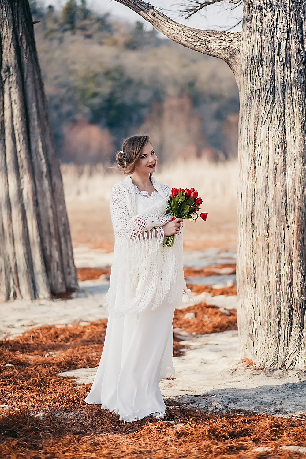 Невеста в осеннем лесу